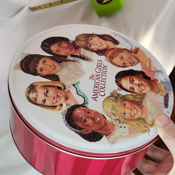 American Girl Pleasant Company Hallmark 2003 Tin Round Box 8" - Picture 11 of 14